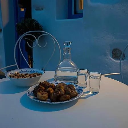 Apartman Traditional In Paros. *